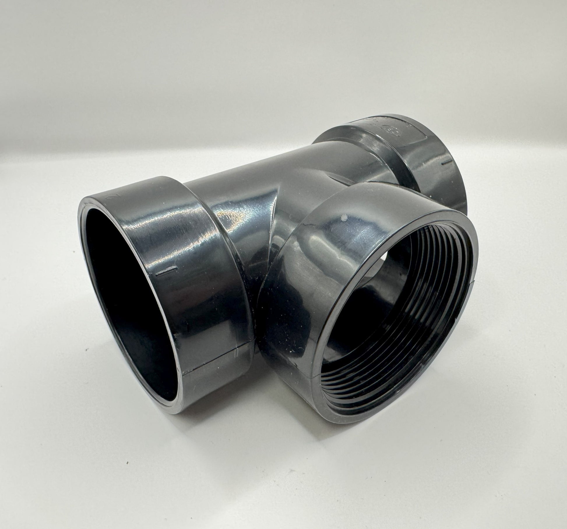 ABS Cleanout Tee with Plug ABS DWV Test Tee– Magnum Plumbing Wholesale | UPC certified fitting for ABS/DWV plumbing systems